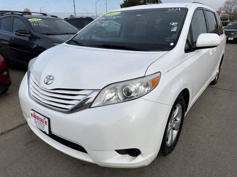 2017 Toyota Sienna LE FWD photo