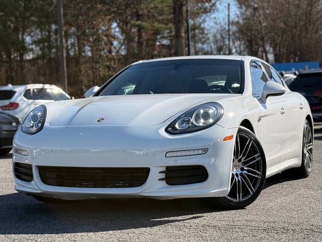 2016 Porsche Panamera  RWD photo
