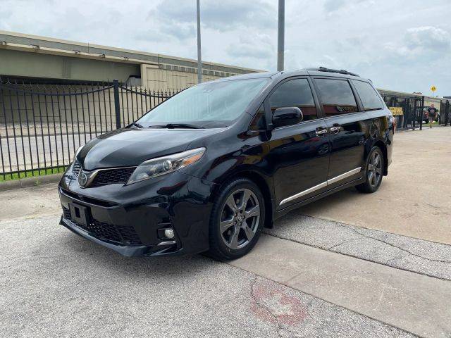 2018 Toyota Sienna SE FWD photo