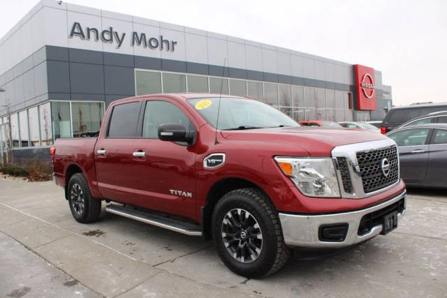 2017 Nissan Titan SV 4WD photo