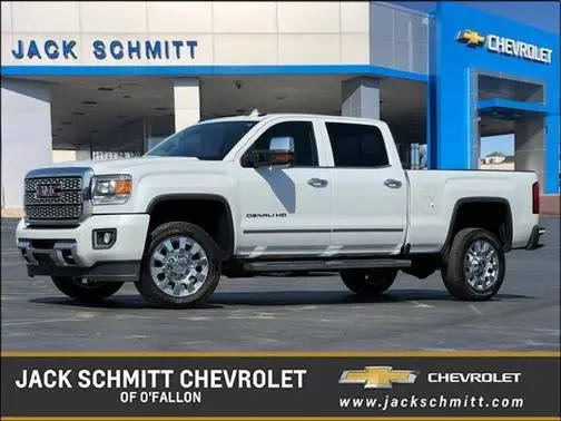 2018 GMC Sierra 2500HD Denali 4WD photo