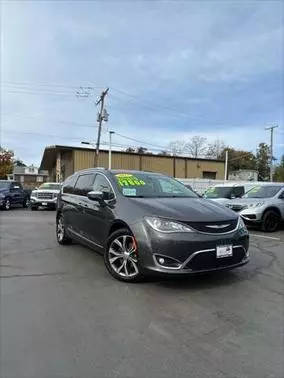 2018 Chrysler Pacifica Minivan Limited FWD photo