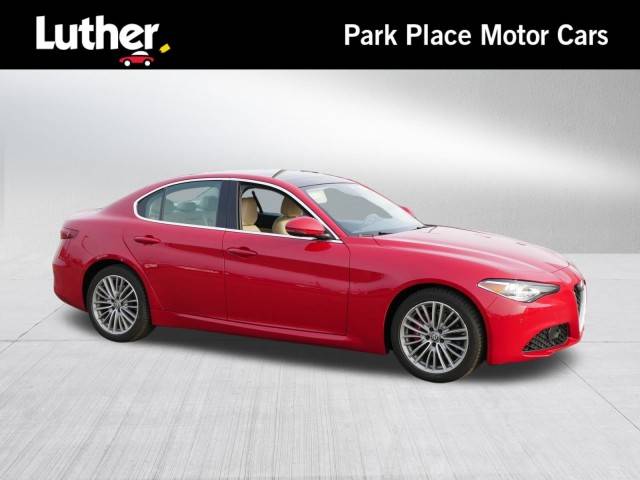 2018 Alfa Romeo Giulia Ti Lusso AWD photo