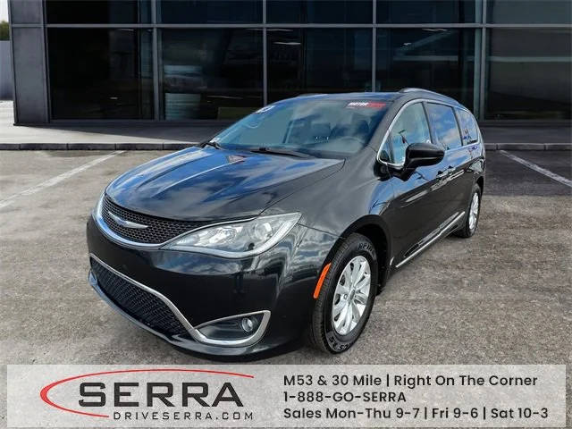 2018 Chrysler Pacifica Minivan Touring L Plus FWD photo