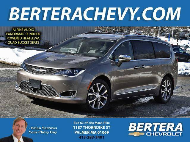 2018 Chrysler Pacifica Minivan Limited FWD photo