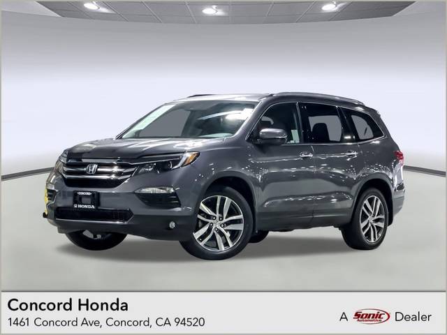 2017 Honda Pilot Touring AWD photo