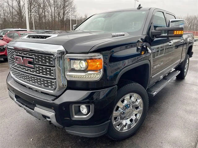 2018 GMC Sierra 2500HD Denali 4WD photo