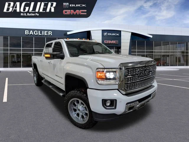2018 GMC Sierra 2500HD Denali 4WD photo