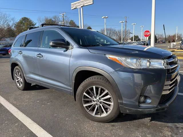 2018 Toyota Highlander XLE AWD photo