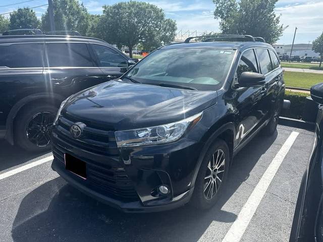 2018 Toyota Highlander SE FWD photo