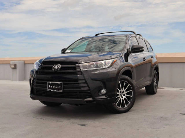 2018 Toyota Highlander SE FWD photo