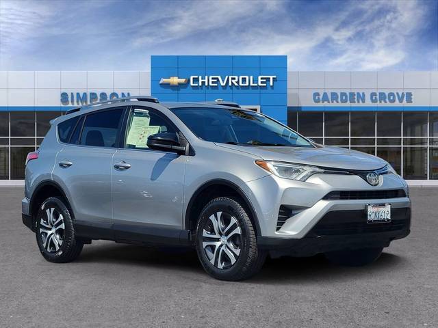 2018 Toyota RAV4 LE FWD photo