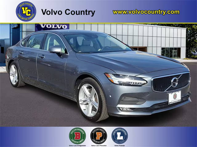 2018 Volvo S90 Momentum AWD photo