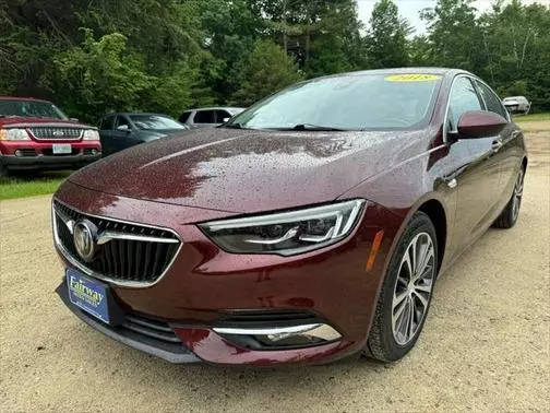 2018 Buick Regal Sportback Essence AWD photo