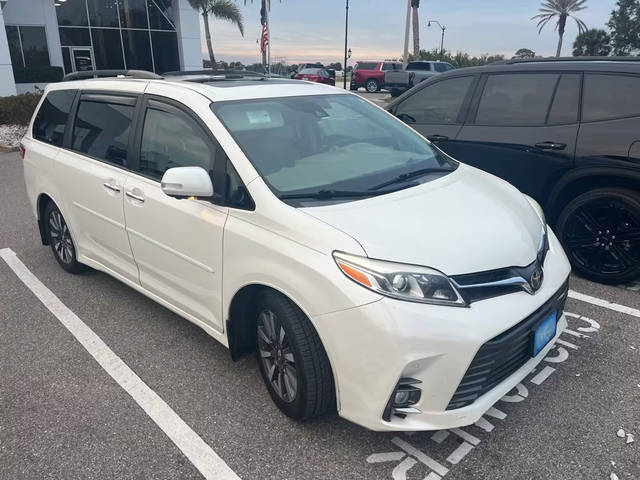 2018 Toyota Sienna Limited Premium FWD photo