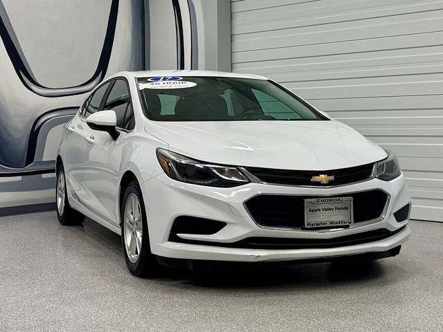 2017 Chevrolet Cruze LT FWD photo