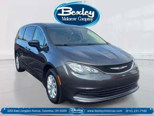 2017 Chrysler Pacifica Minivan Touring FWD photo