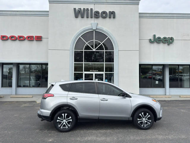 2018 Toyota RAV4 LE FWD photo