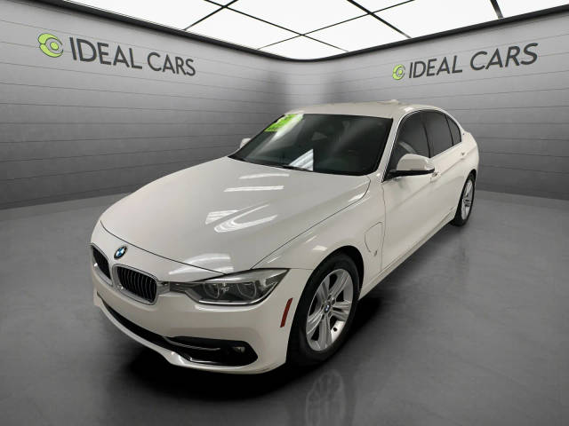 2018 BMW 3 Series 330e iPerformance RWD photo