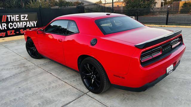 2018 Dodge Challenger SXT RWD photo