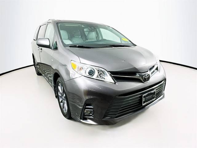 2018 Toyota Sienna XLE AWD photo