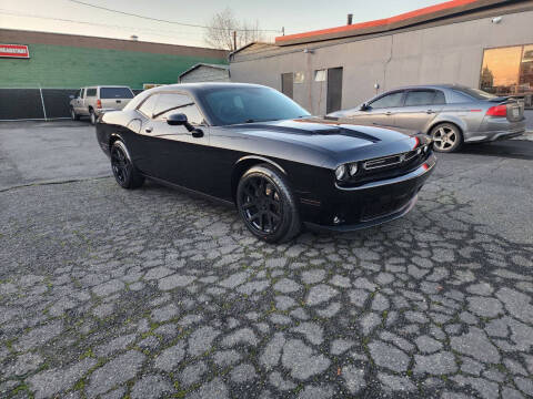 2018 Dodge Challenger SXT Plus RWD photo