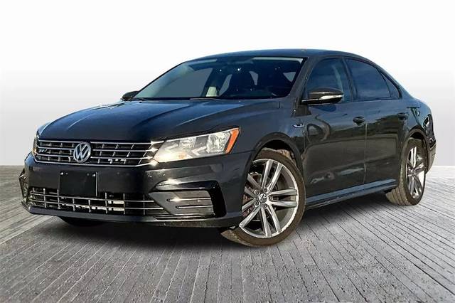 2018 Volkswagen Passat R-Line FWD photo