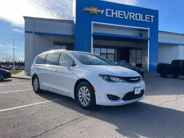 2018 Chrysler Pacifica Minivan Touring L FWD photo