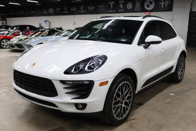 2018 Porsche Macan  AWD photo