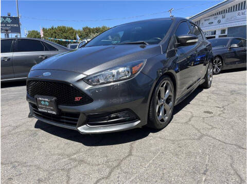 2018 Ford Focus ST FWD photo