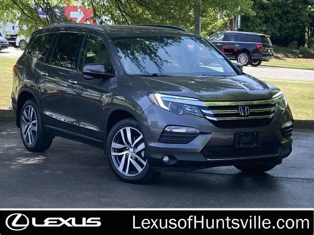 2018 Honda Pilot Touring FWD photo