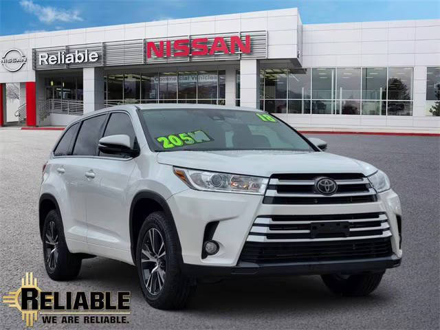 2018 Toyota Highlander LE FWD photo