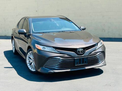 2018 Toyota Camry XLE FWD photo