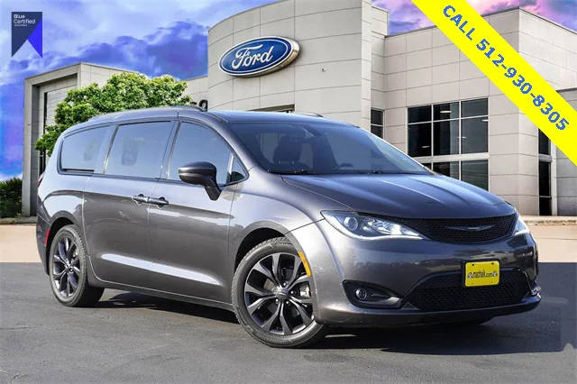 2018 Chrysler Pacifica Minivan Limited FWD photo