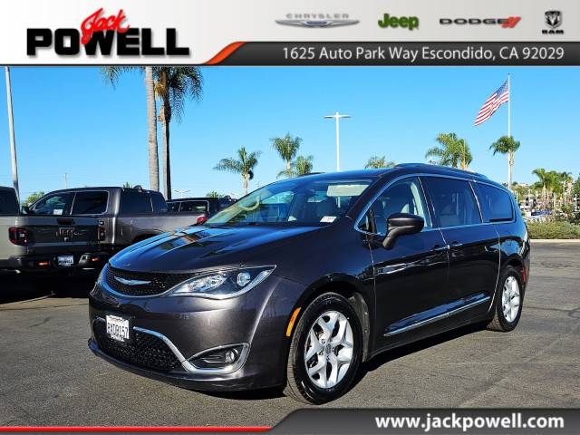 2018 Chrysler Pacifica Minivan Touring L Plus FWD photo