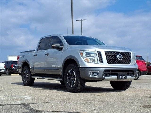 2018 Nissan Titan PRO-4X 4WD photo