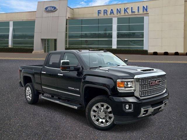 2018 GMC Sierra 2500HD Denali 4WD photo