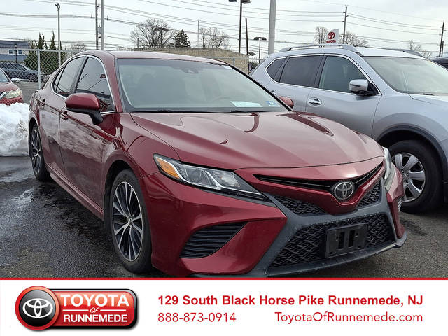 2018 Toyota Camry SE FWD photo