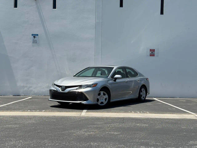 2018 Toyota Camry Hybrid LE FWD photo