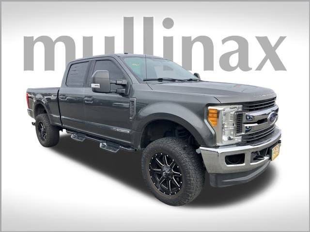 2017 Ford F-250 Super Duty XLT 4WD photo