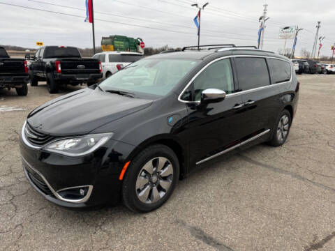 2018 Chrysler Pacifica Minivan Hybrid Limited FWD photo