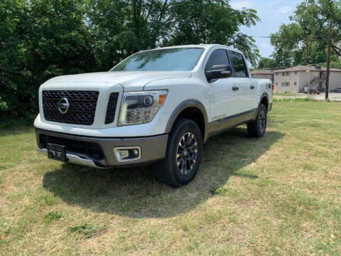 2018 Nissan Titan PRO-4X 4WD photo