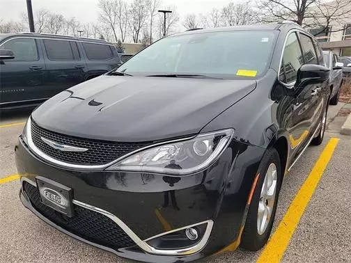 2018 Chrysler Pacifica Minivan Touring L FWD photo