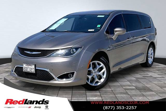 2018 Chrysler Pacifica Minivan Touring Plus FWD photo