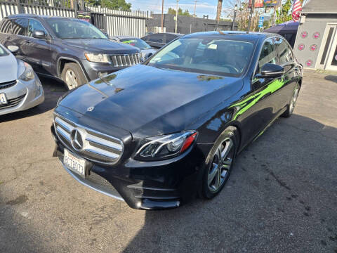 2018 Mercedes-Benz E-Class E 300 RWD photo