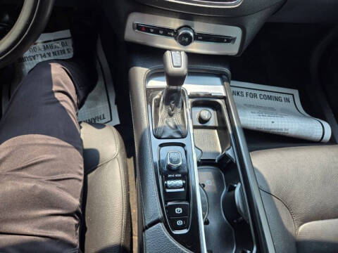 2018 Volvo XC90 Momentum AWD photo
