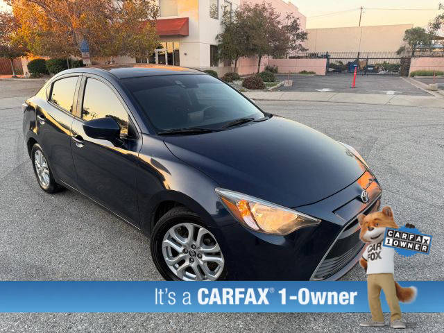 2018 Toyota Yaris FWD photo