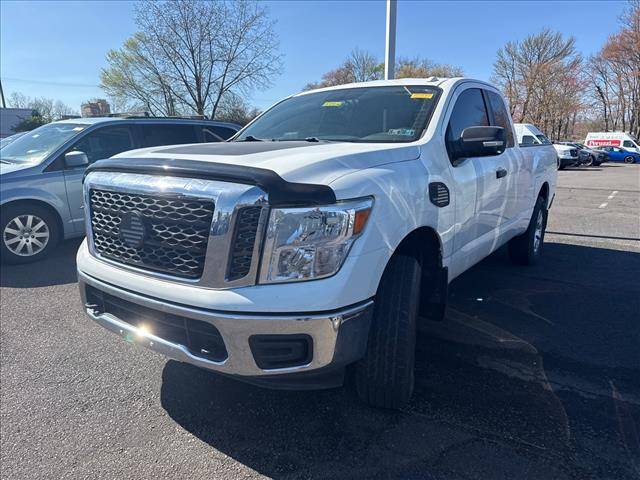 2017 Nissan Titan SV 4WD photo