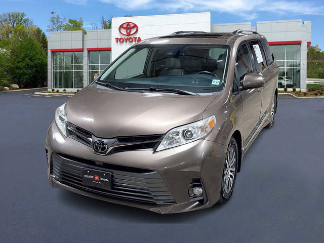 2018 Toyota Sienna XLE FWD photo