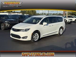 2018 Chrysler Pacifica Minivan Touring L Plus FWD photo